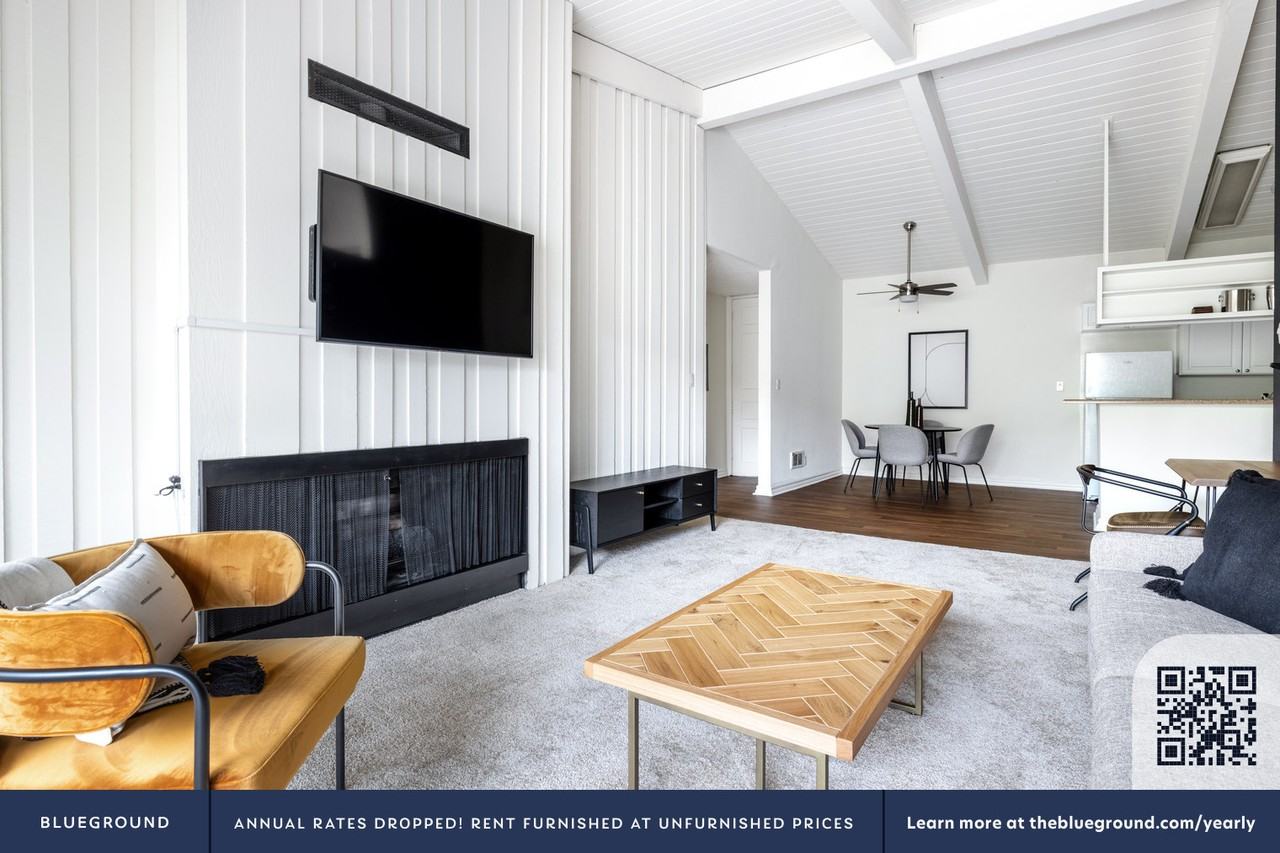 6150 Canterbury Drive - Photo 4 of 54