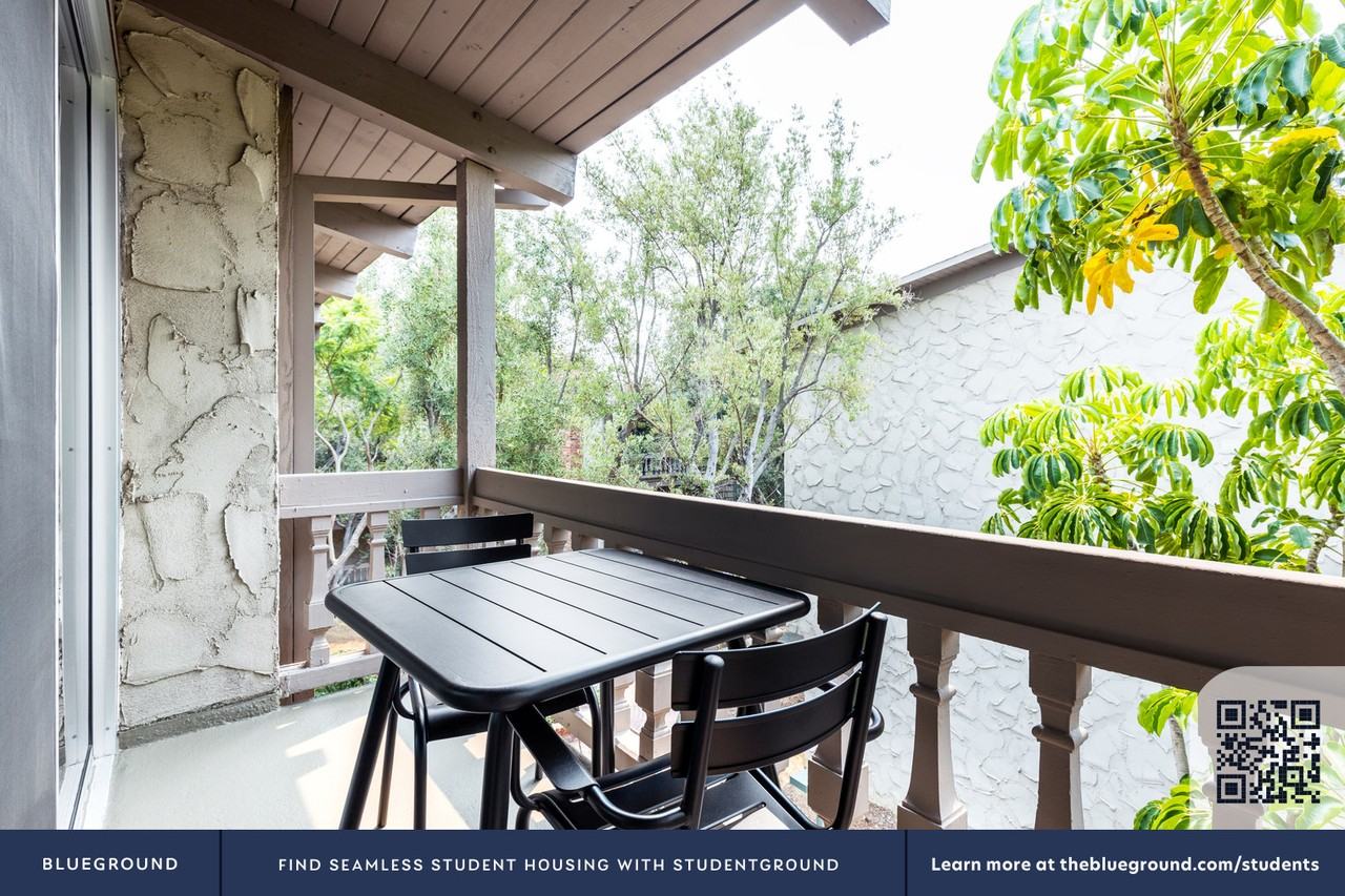 6150 Canterbury Drive - Photo 7 of 54