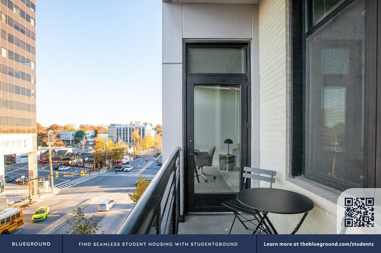 7077 Woodmont Avenue - Photo 7 of 41