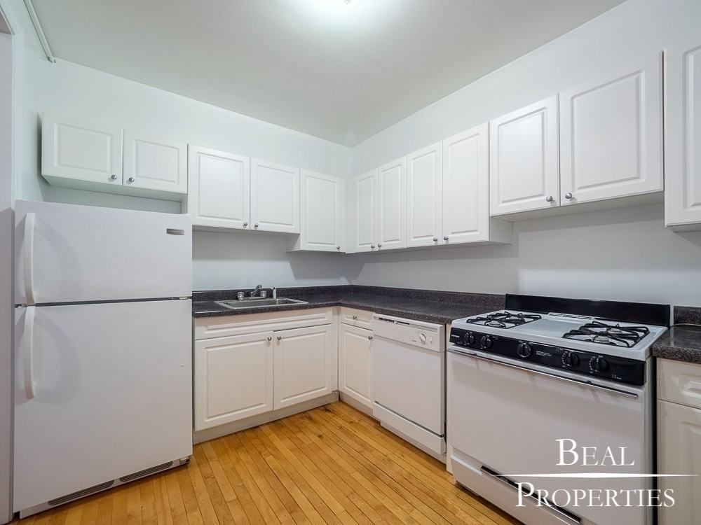 342 Park Avenue #CB4 - Photo 2 of 7