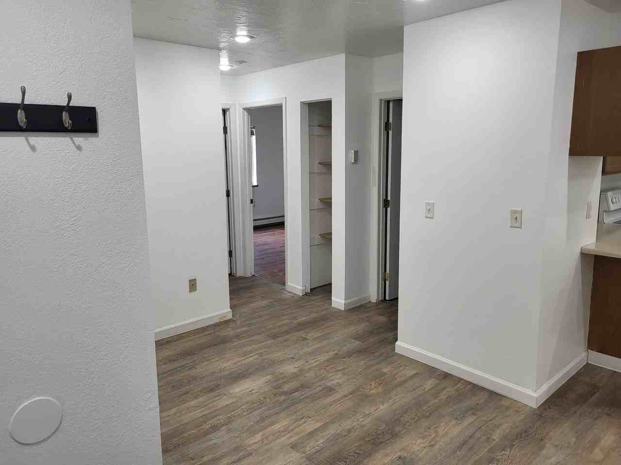 4852 Glasgow Dr #B - Photo 3 of 7