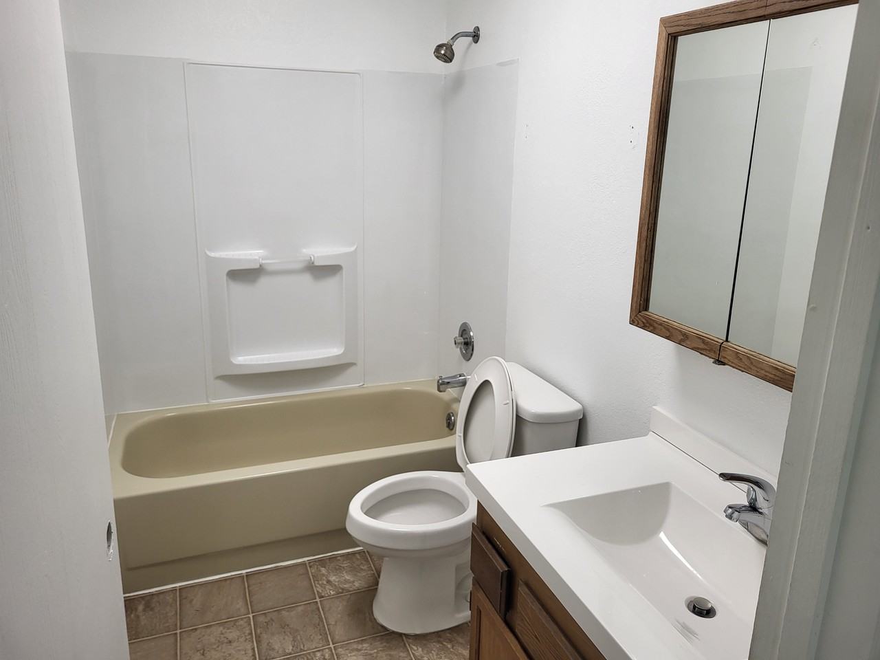 4852 Glasgow Dr #B - Photo 4 of 7