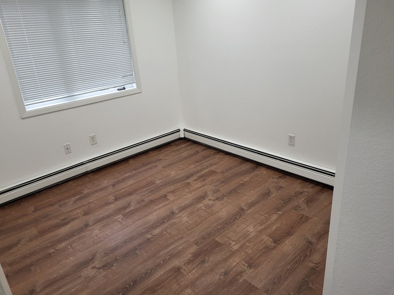 4852 Glasgow Dr #B - Photo 7 of 7