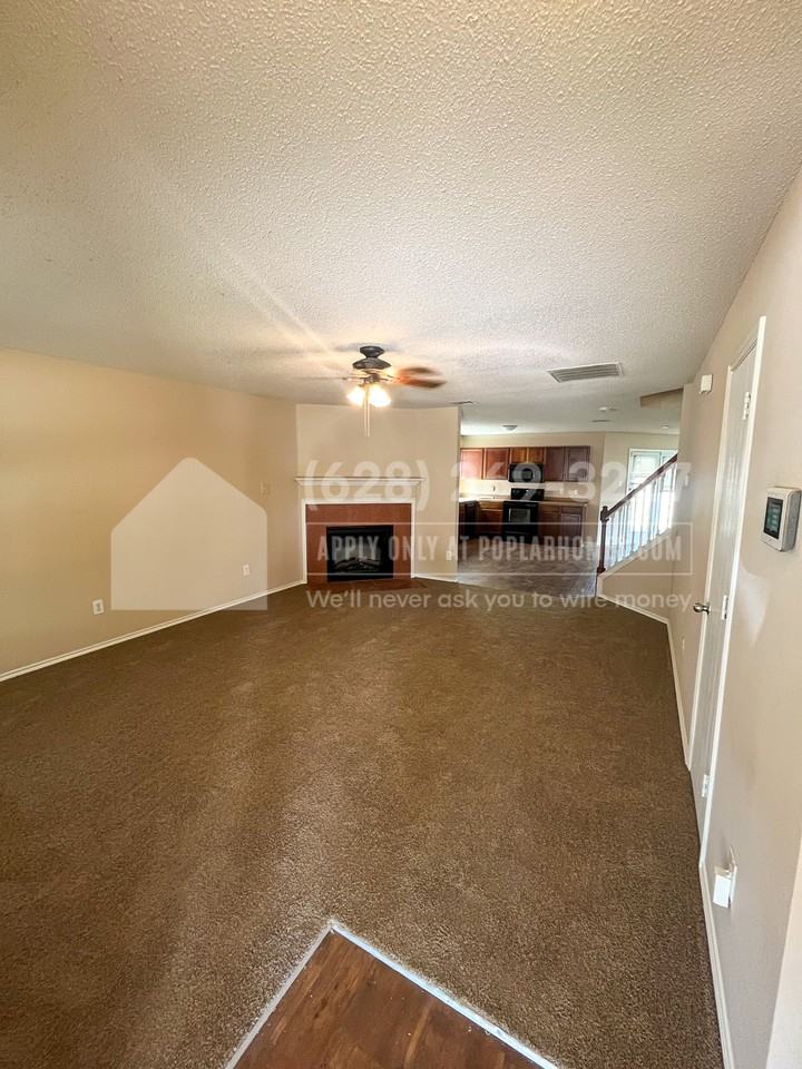 10809 Braemoor Dr - Photo 3 of 27