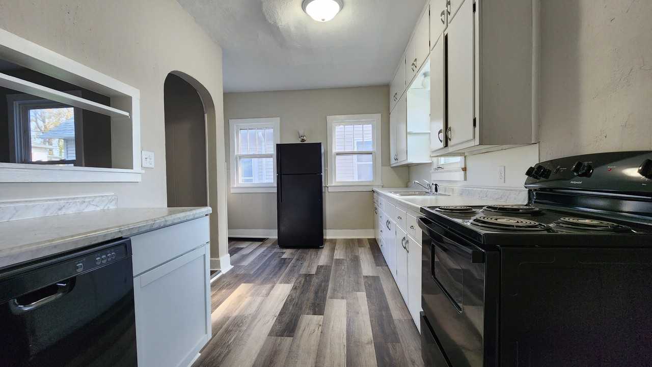 213 Washington St - Photo 2 of 7
