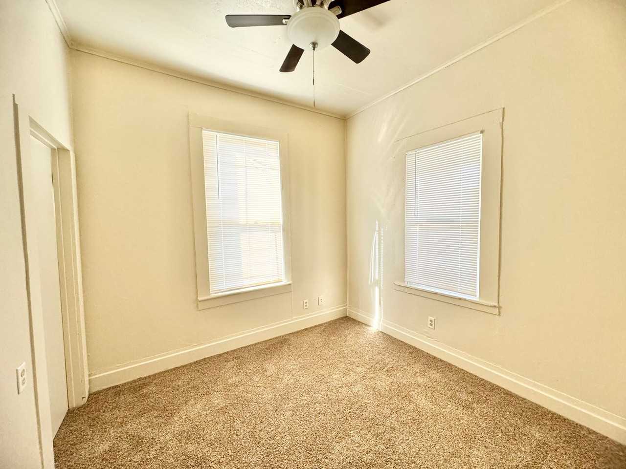 220 Oak Street - Photo 4 of 13