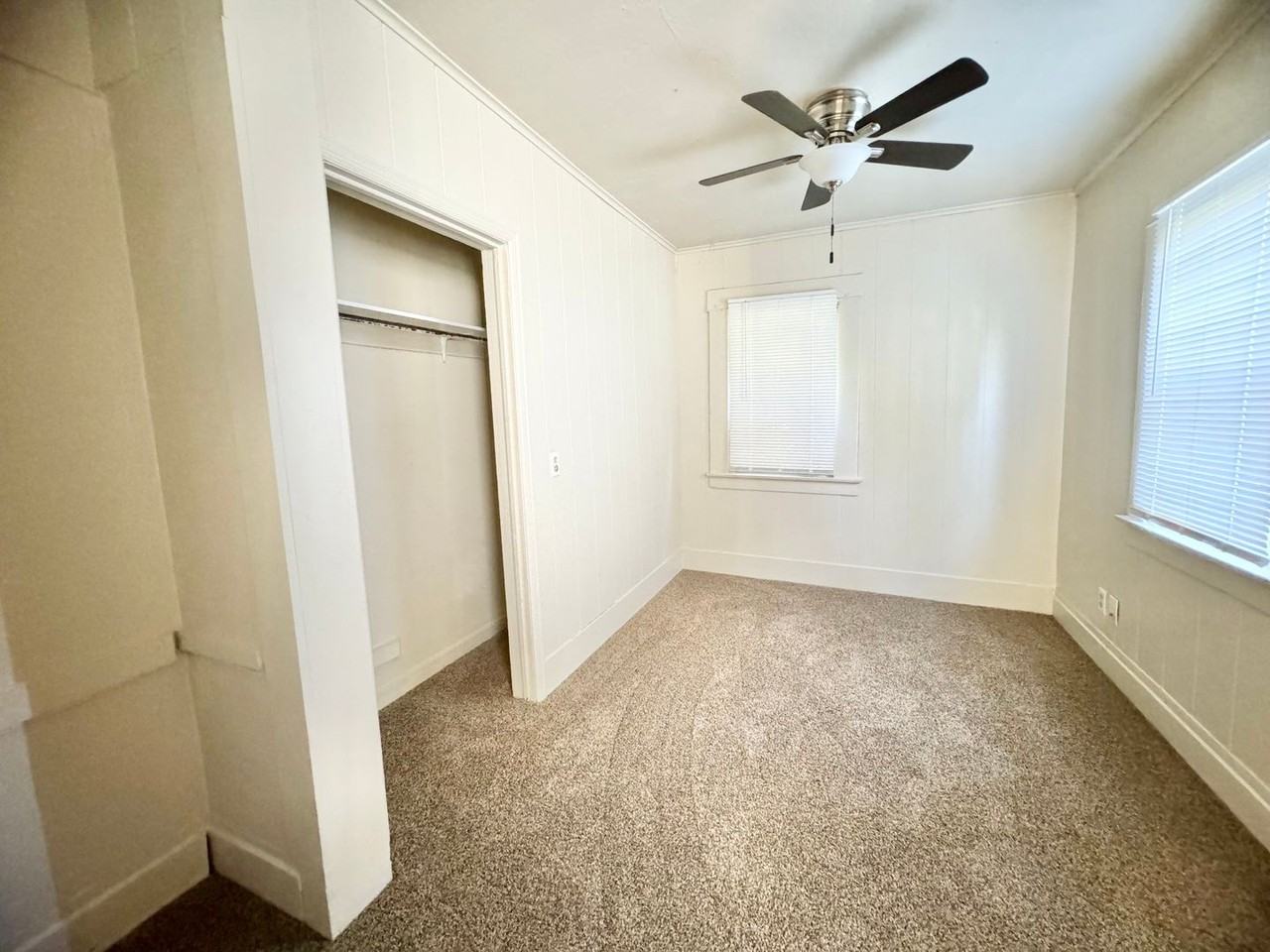 220 Oak Street - Photo 6 of 13