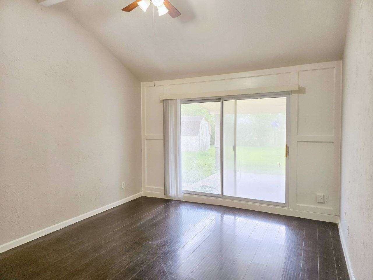 401 Stratmore Dr - Photo 3 of 17