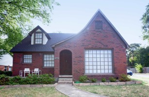 featured image of 300 S Valentine St #4