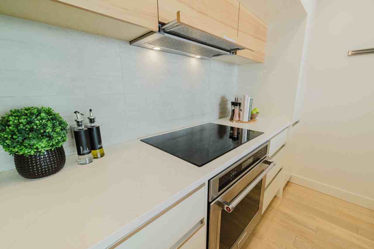 989 Johnson Street - Photo 6 of 23