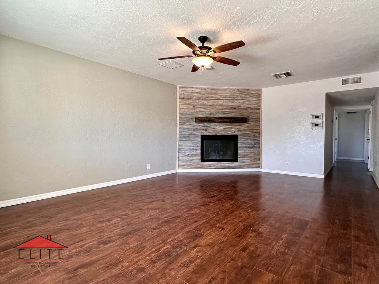 224 Larkspur St - Photo 4 of 34