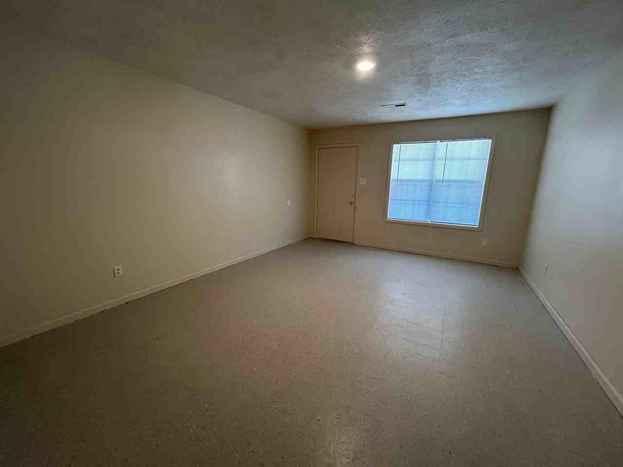 818 N Mclemore Ave - Photo 2 of 6