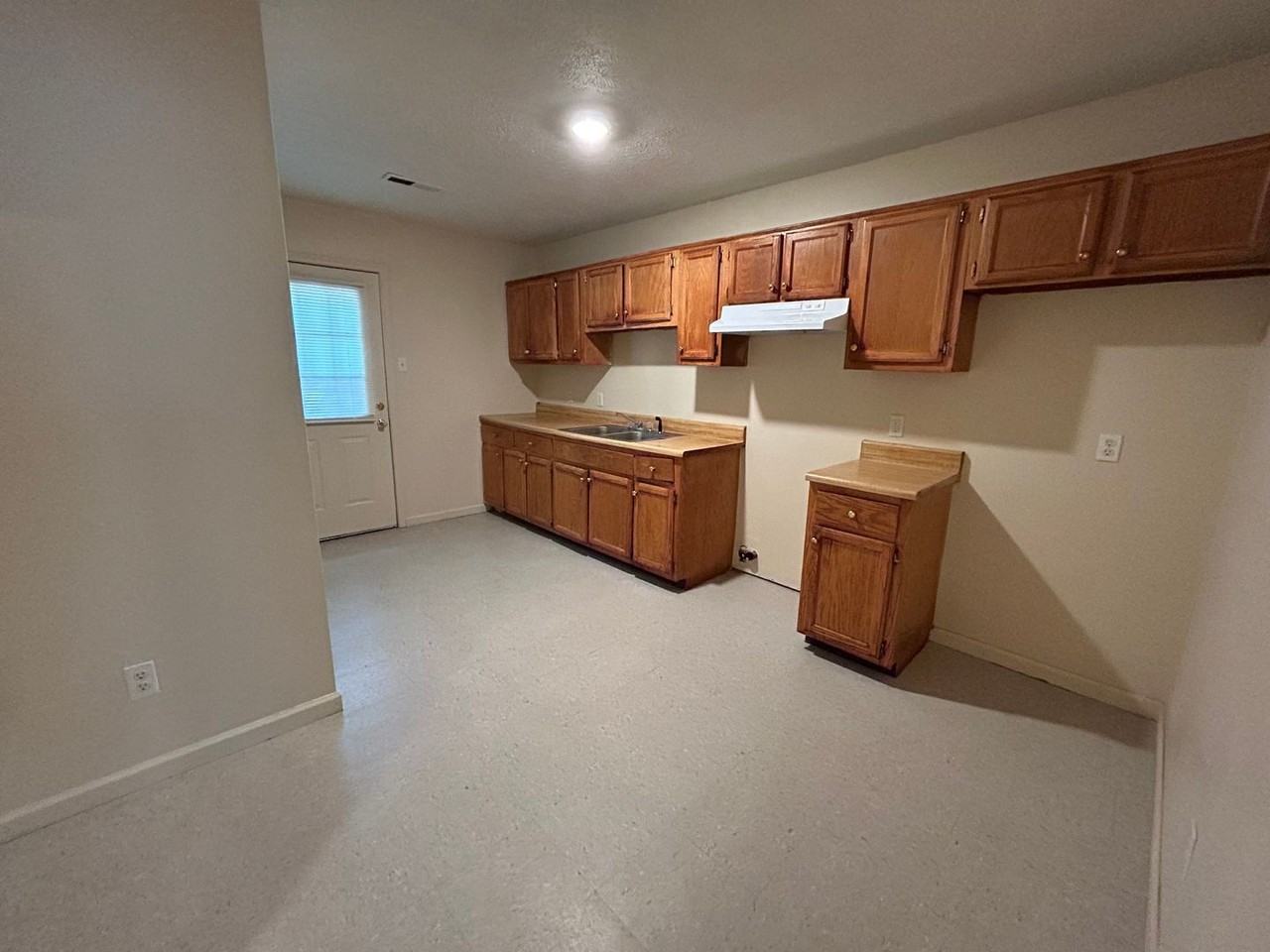 818 N Mclemore Ave - Photo 3 of 6