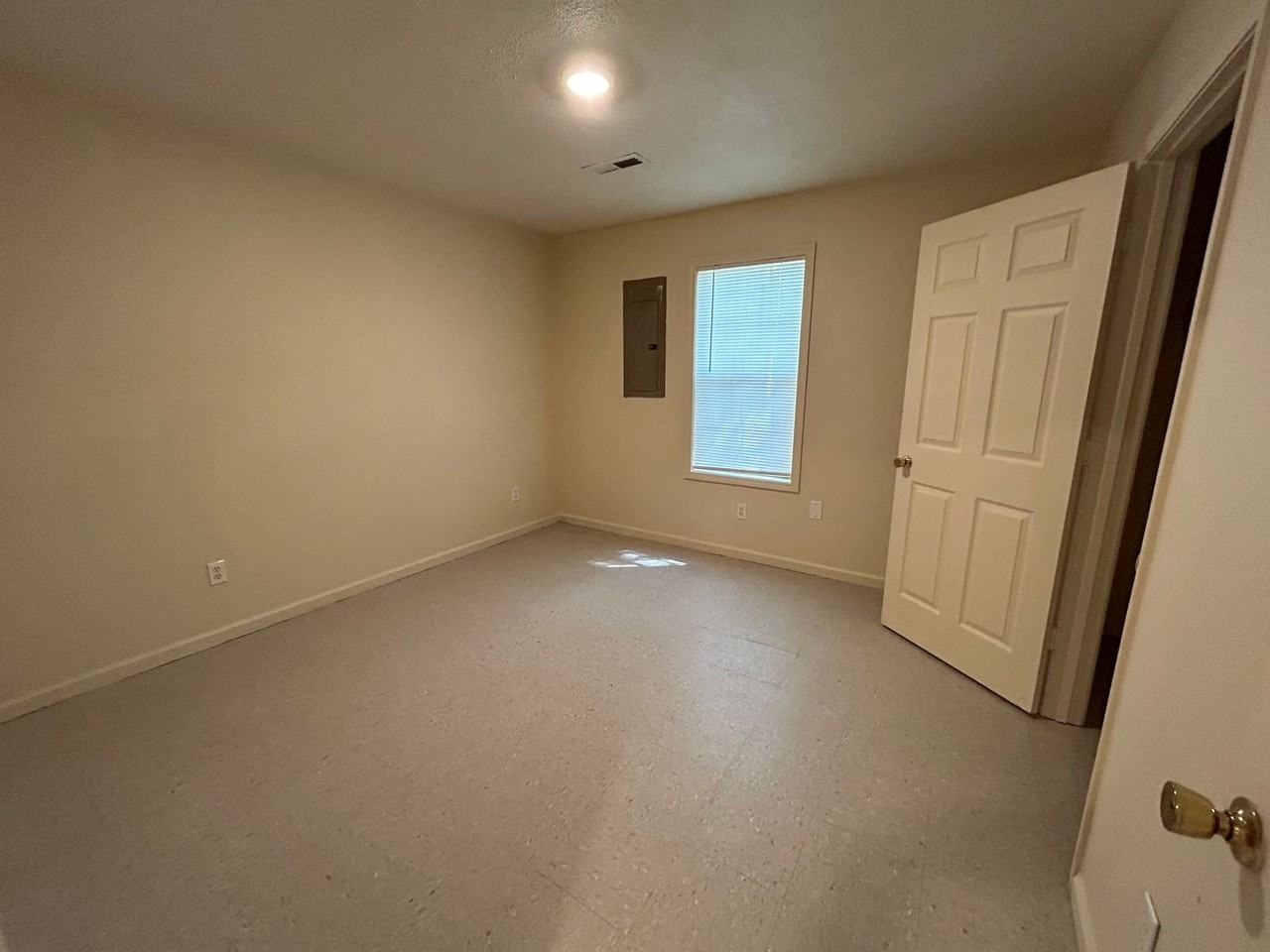 818 N Mclemore Ave - Photo 4 of 6