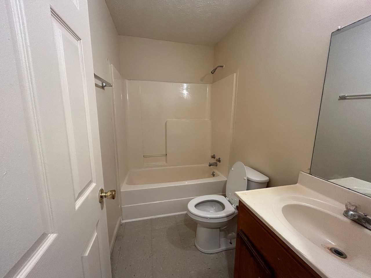 818 N Mclemore Ave - Photo 5 of 6