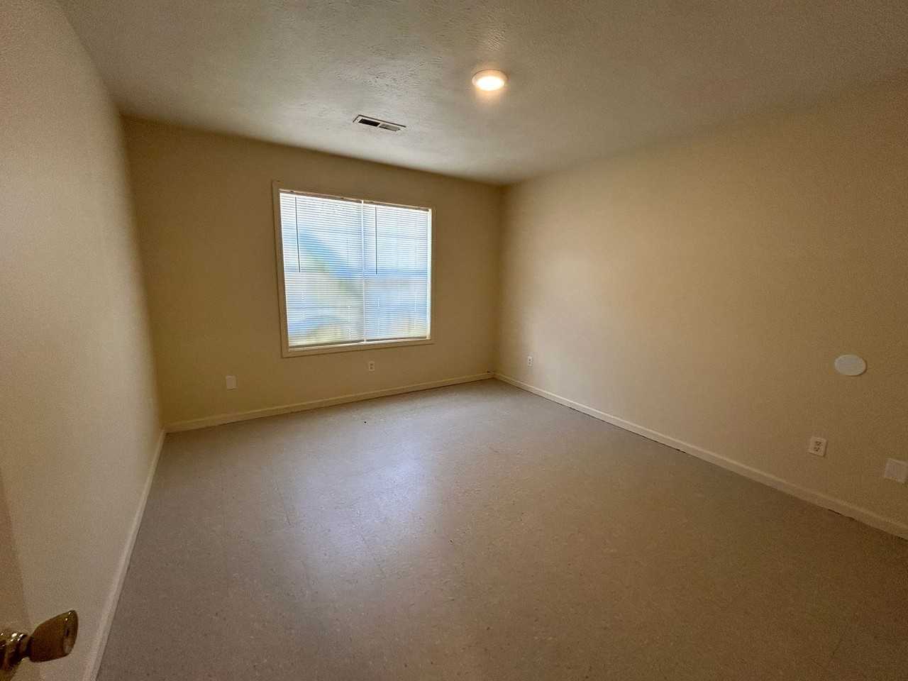 818 N Mclemore Ave - Photo 6 of 6