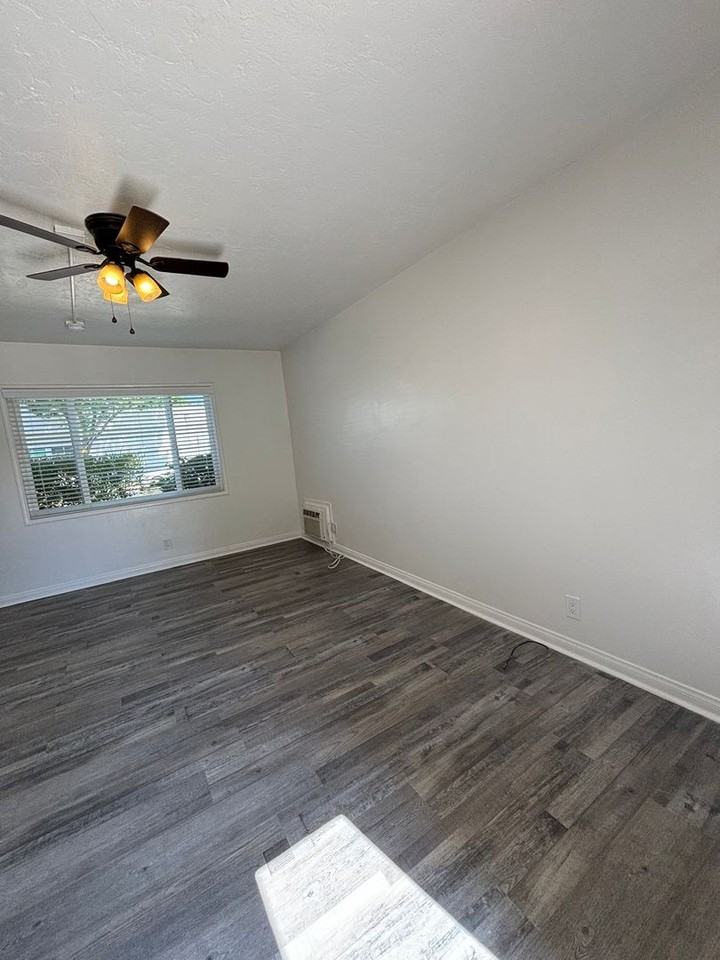 Oak, 2304 - Photo 3 of 24