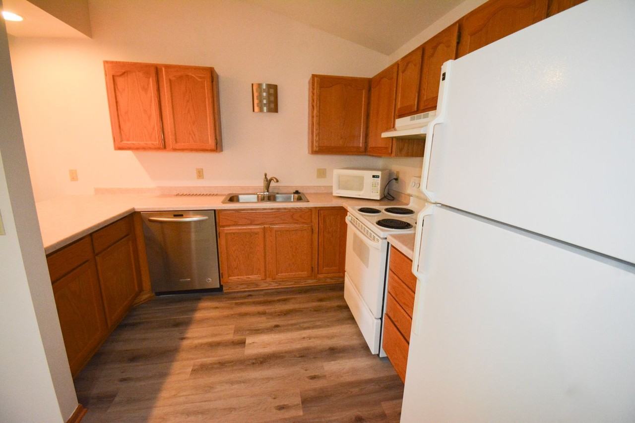 1915 Deerhaven Ln Ne #6 - Photo 3 of 11
