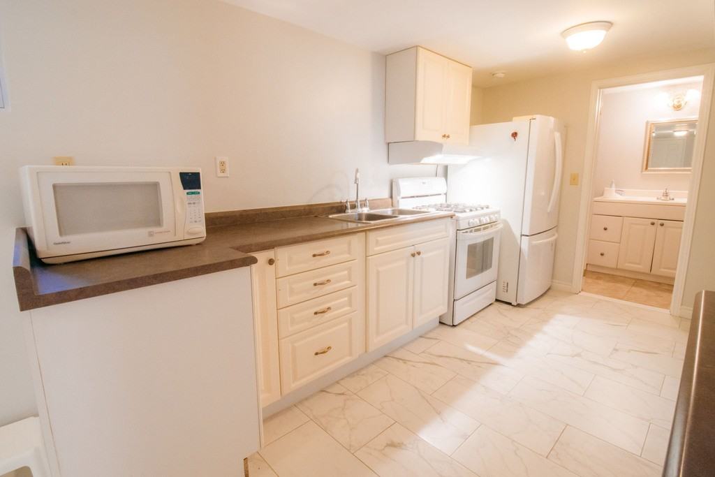 181 Ontario St - Photo 2 of 24