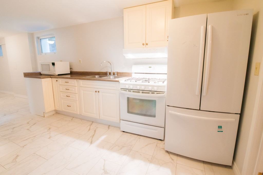 181 Ontario St - Photo 3 of 24