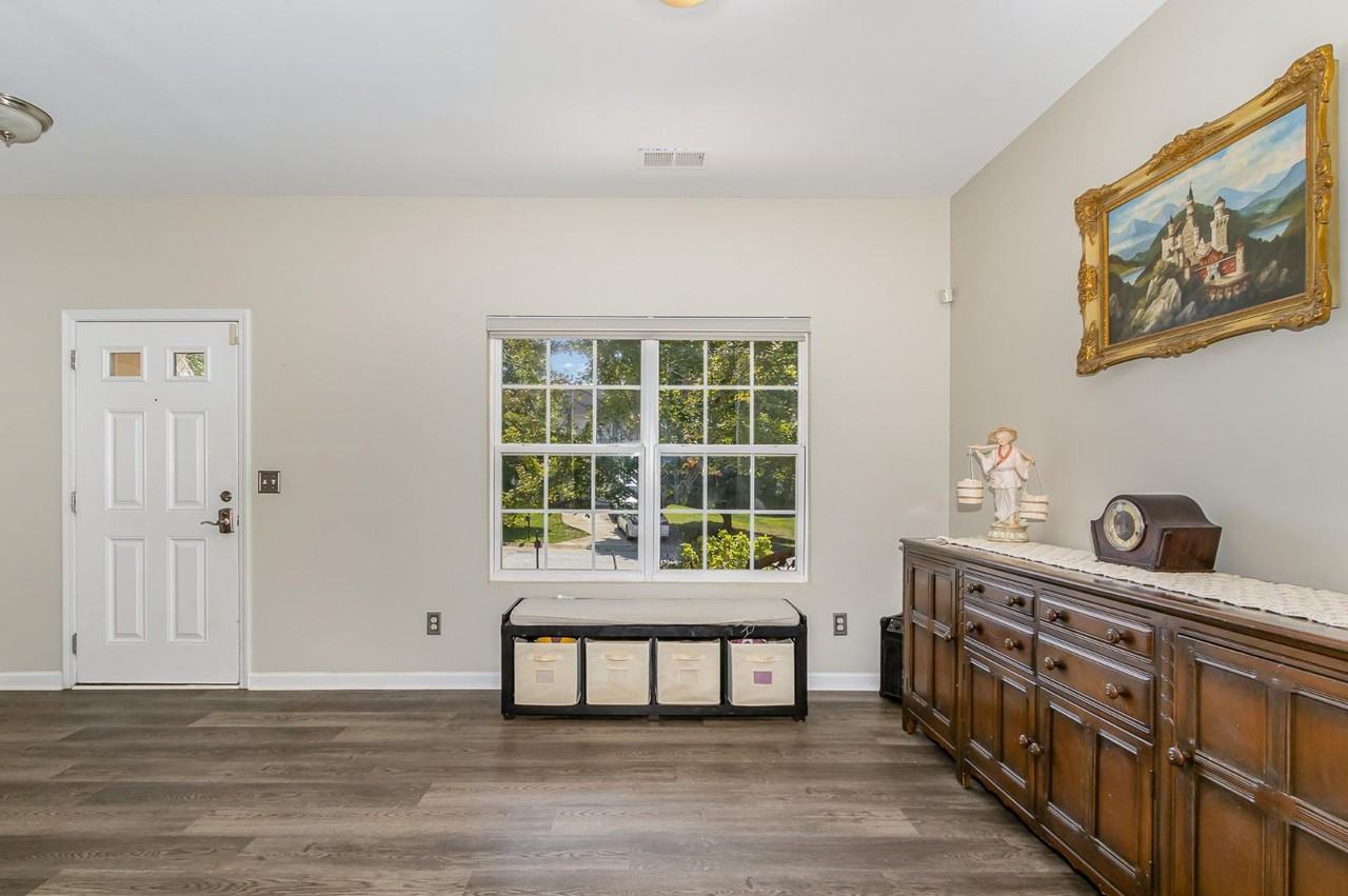 1508 Bancroft Court - Photo 2 of 32