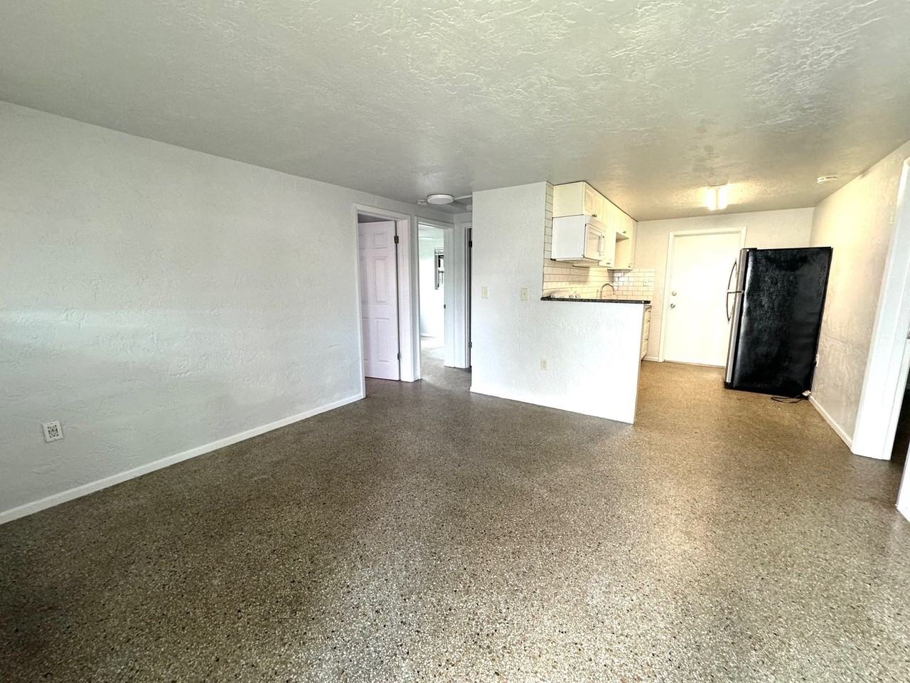 319 & 321 9th St Dr W - Photo 2 of 7