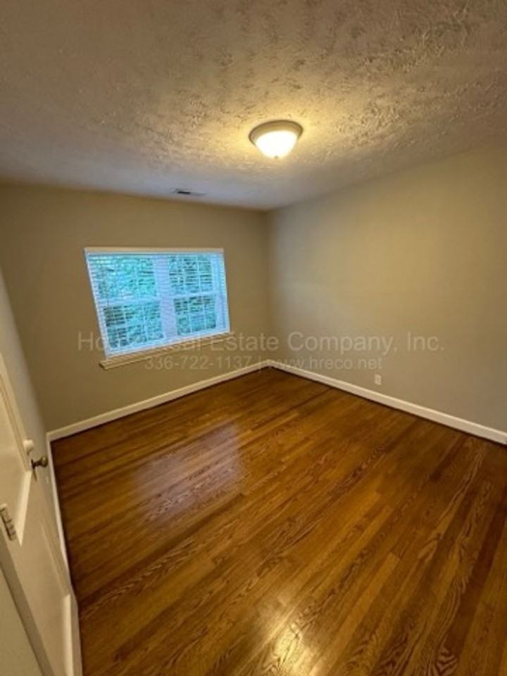 840 Carolina Ave #B4 - Photo 3 of 6