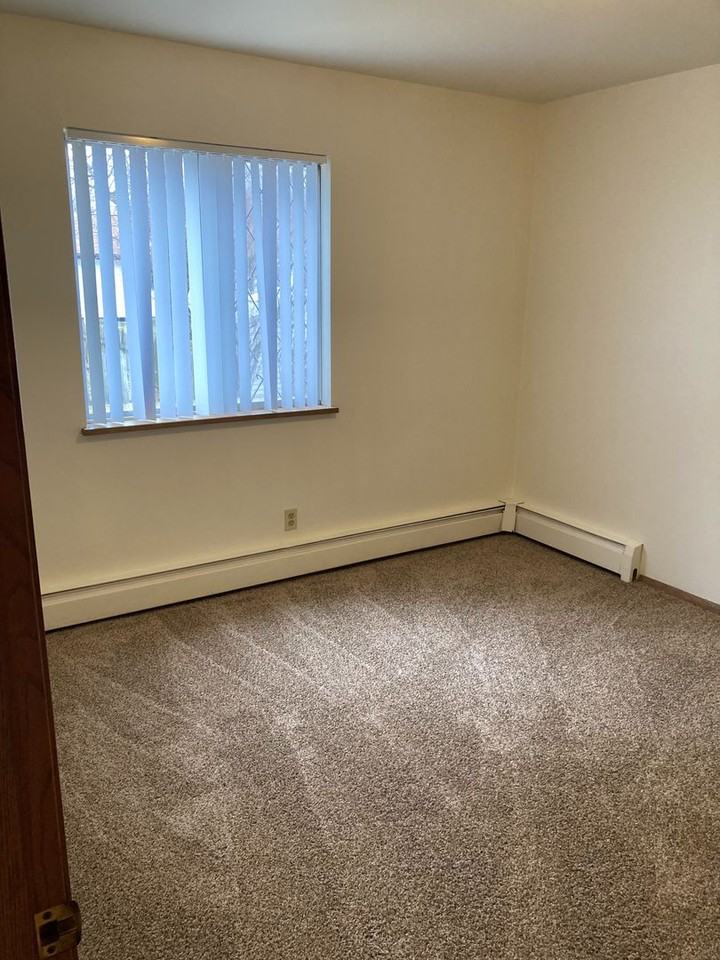 Imperial House Apartments - Photo 7 of 8