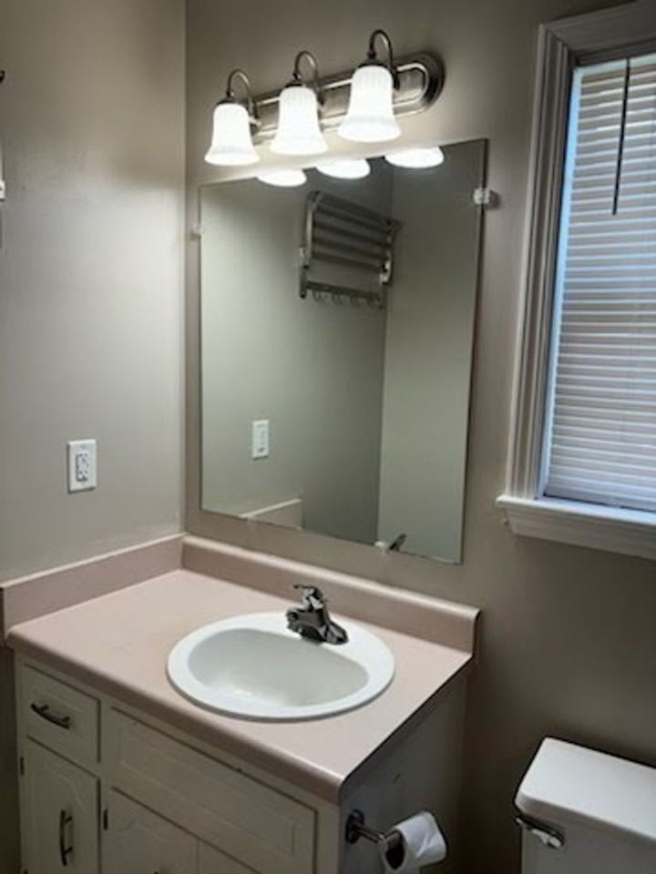 959 Van Buren Ave - Photo 4 of 13