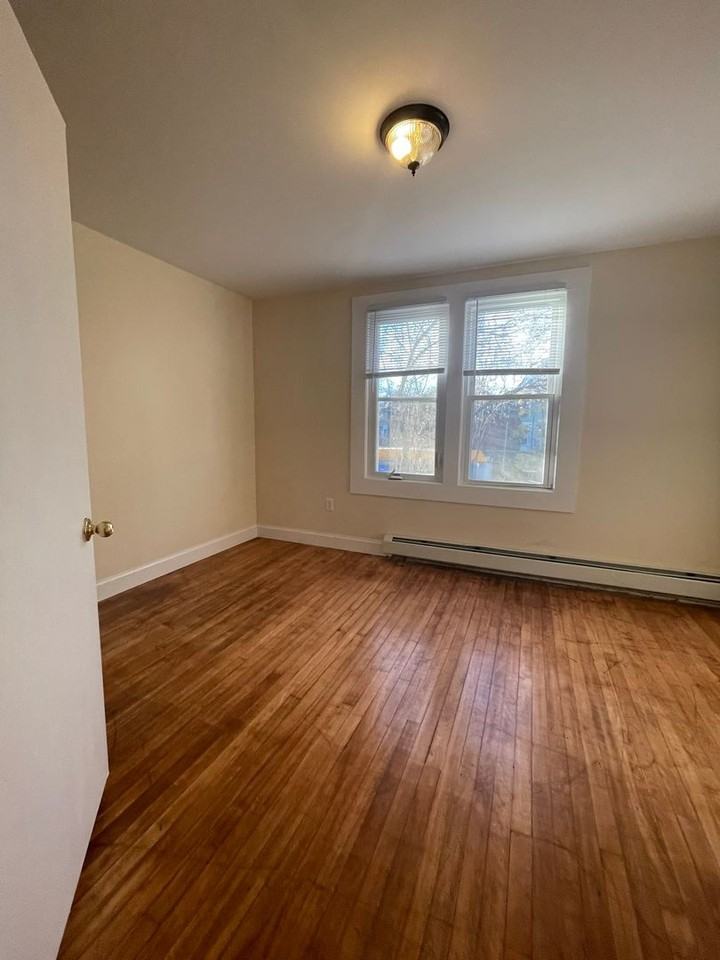 45 1/2 Willow St - Photo 2 of 12