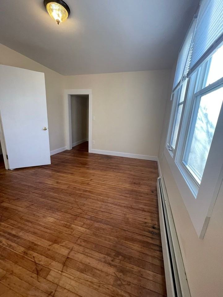 45 1/2 Willow St - Photo 3 of 12
