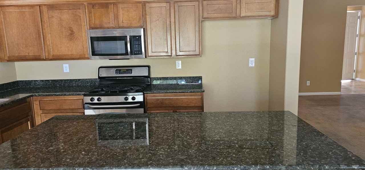 9018 Winchester Ridge Street - Photo 4 of 15