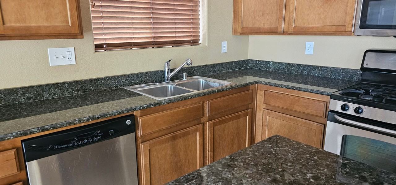 9018 Winchester Ridge Street - Photo 5 of 15