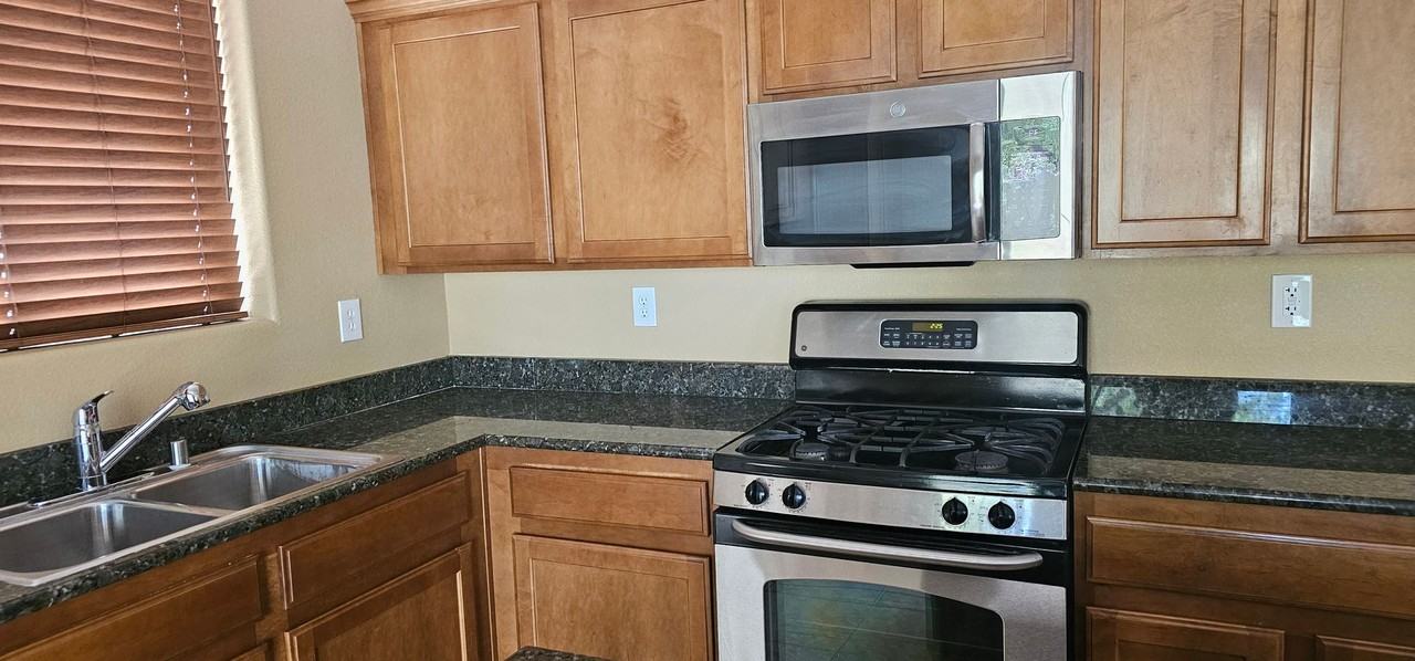 9018 Winchester Ridge Street - Photo 6 of 15