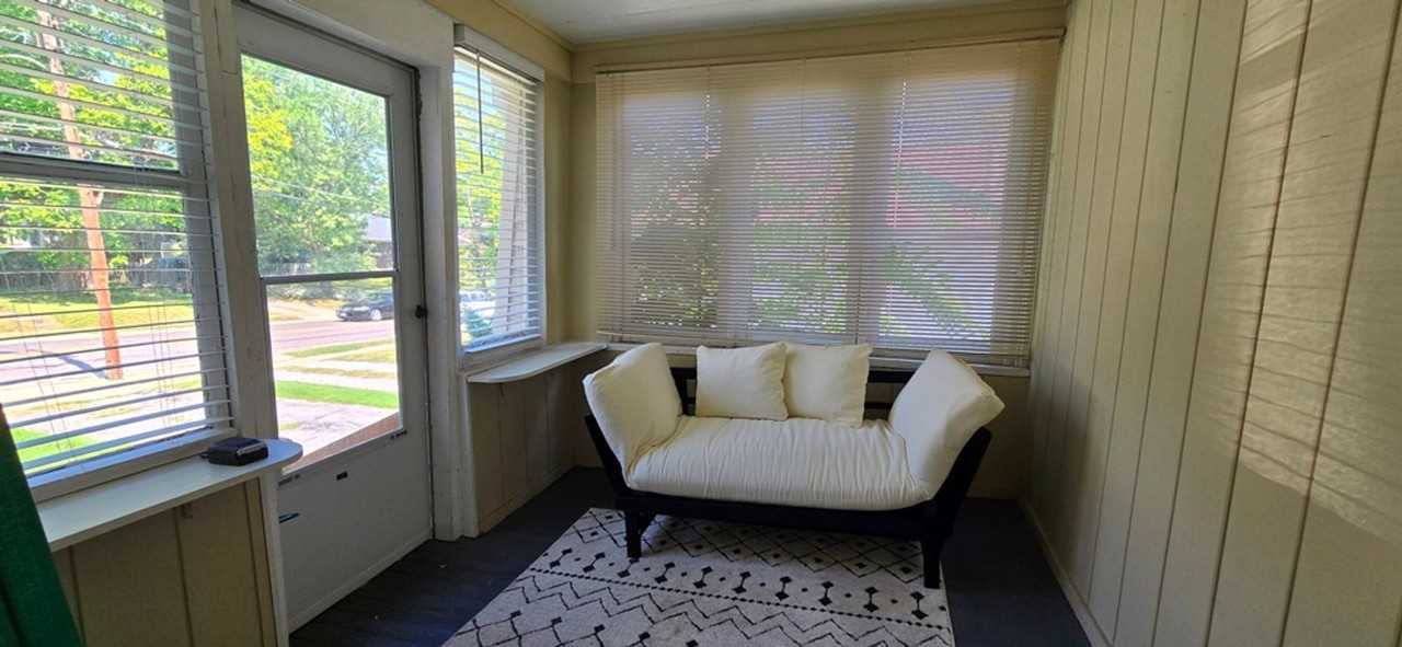 7326 Lansdowne Ave - Photo 3 of 11