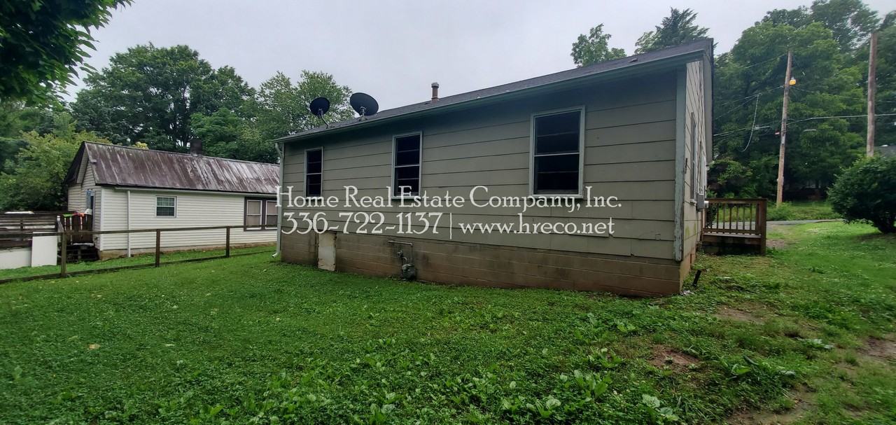 2425 Machine St - Photo 2 of 12