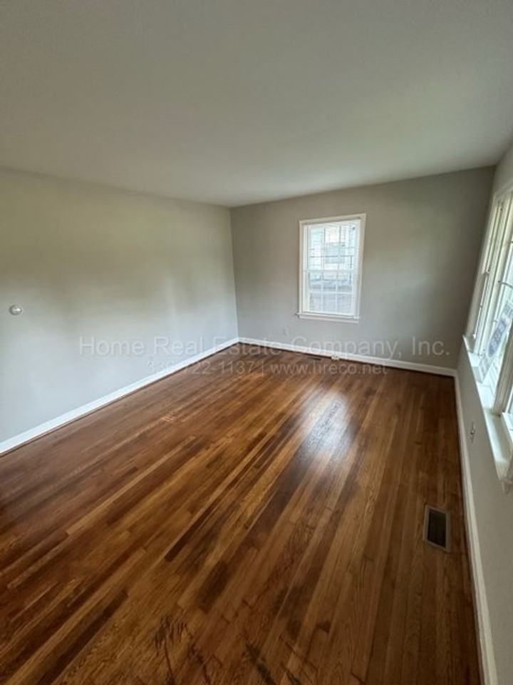 1437 Bretton St - Photo 2 of 8