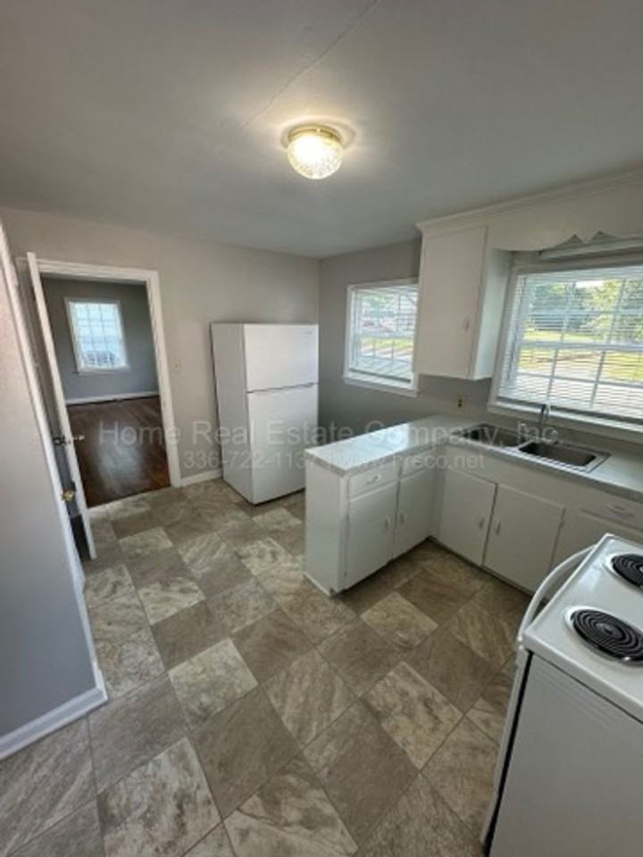 1437 Bretton St - Photo 3 of 8