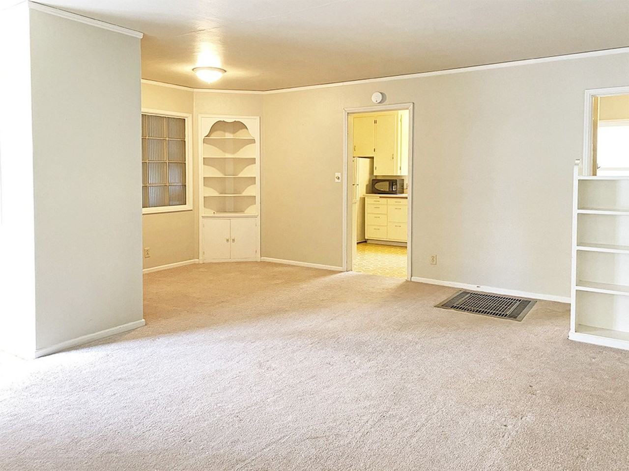 1011 Nw 29th St - Photo 2 of 20