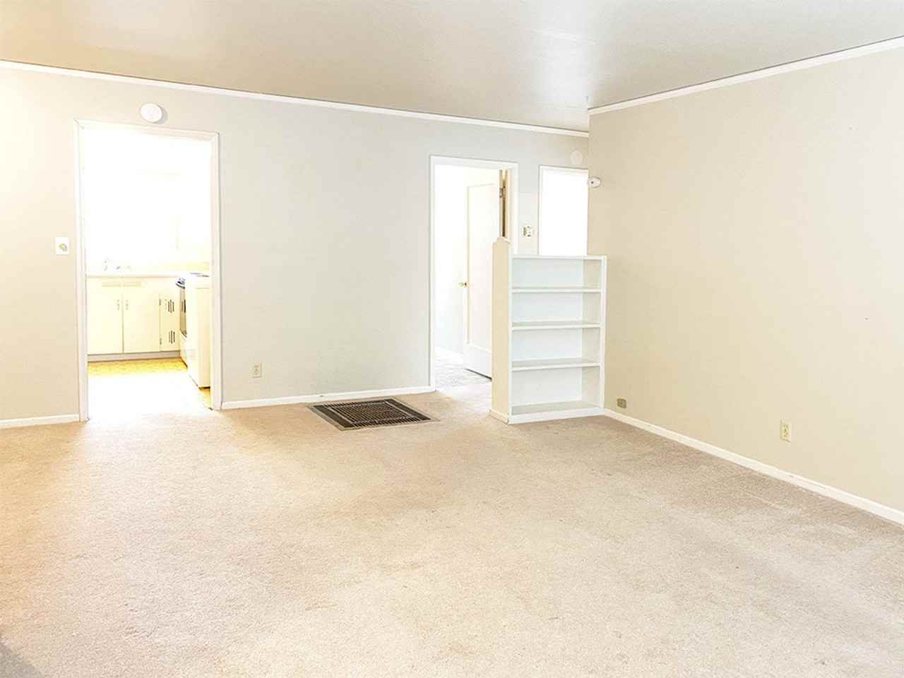 1011 Nw 29th St - Photo 3 of 20