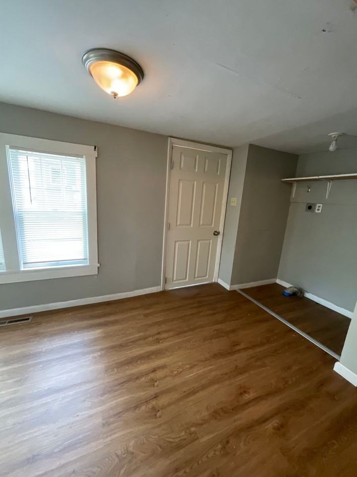 1118 W 2nd St - Photo 5 of 13