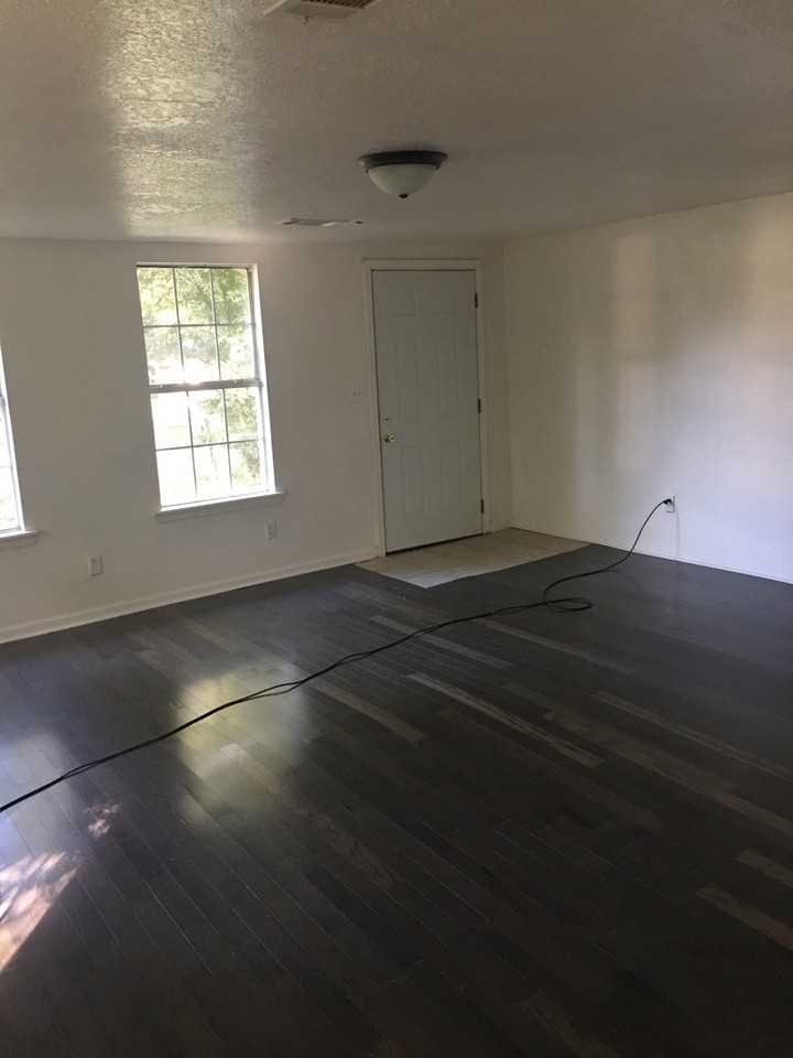 902 N 27th St - Photo 2 of 7