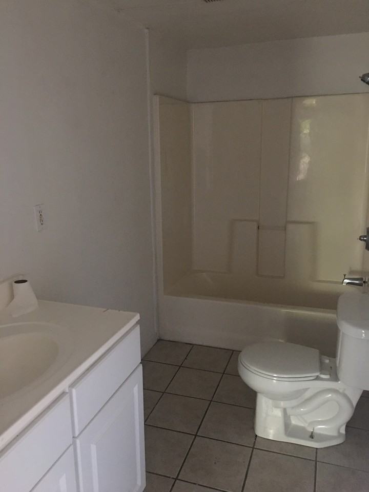 902 N 27th St - Photo 4 of 7