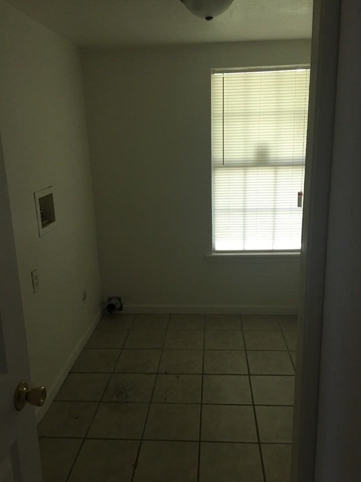 902 N 27th St - Photo 5 of 7