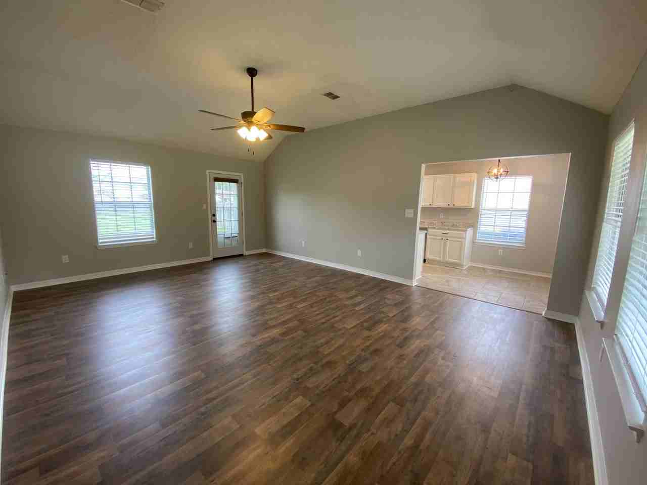 10725 Oak St - Photo 2 of 18