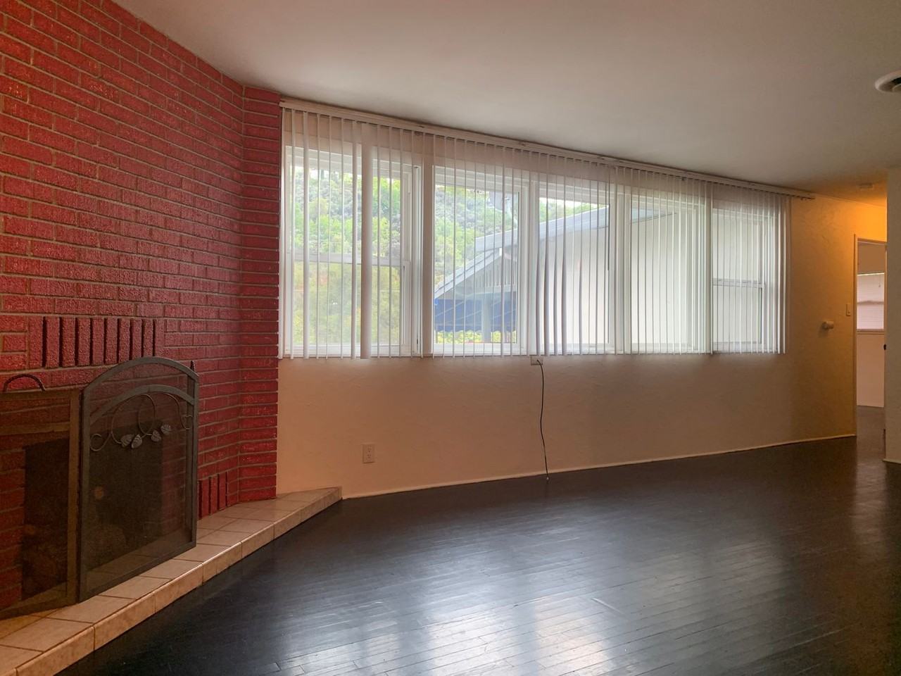 3215 Sunset Dr - Photo 3 of 43