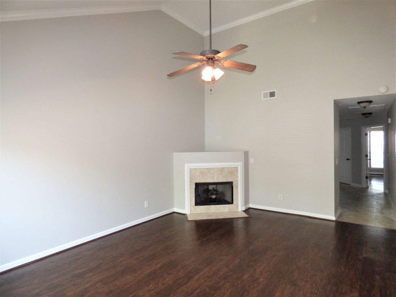 2781 Southwood Vw - Photo 3 of 10