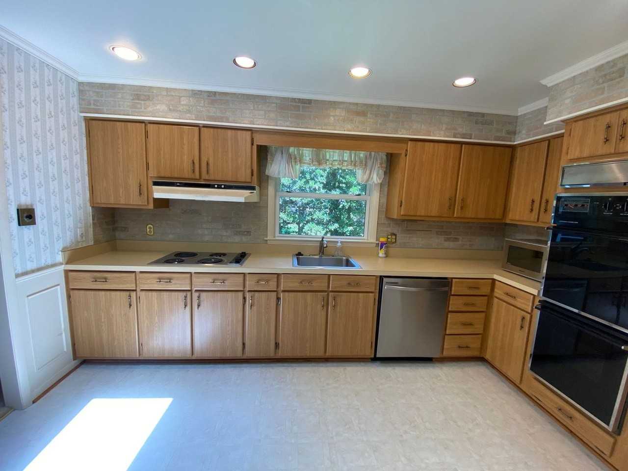 2648 S Kings Rd - Photo 3 of 24