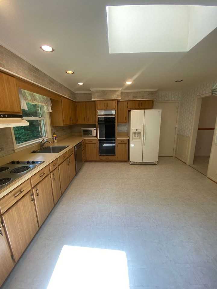 2648 S Kings Rd - Photo 6 of 24