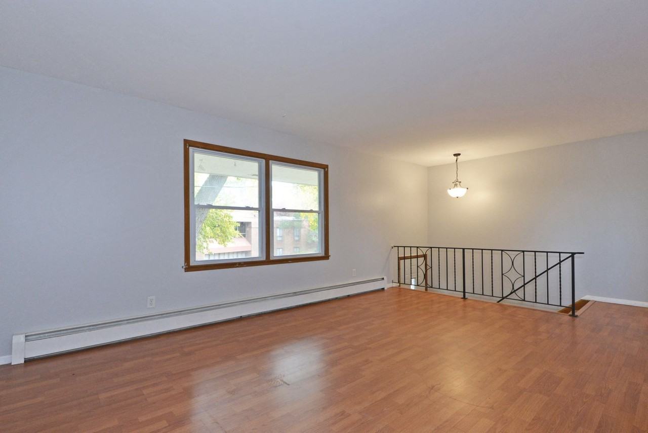 1000 50th Ave Ne - Photo 3 of 15